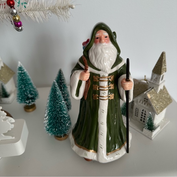 🎶 Saint Nicholas Green Coat Porcelain - Picture 4 of 9